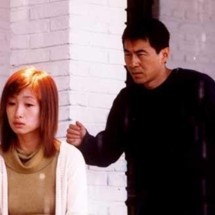 少妇厨房与子伦厨房视频大全